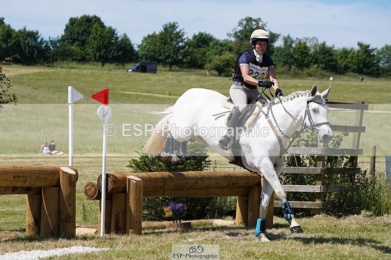 240629X-142952-3215 - 222-Kate_Jupp-CARROWNURLAUR_PRIDE