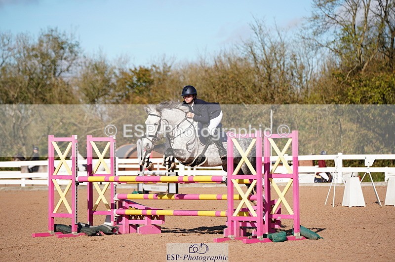 241027A-120320-02657 - SUN Cls 6 Pony Newcomers and 1m Open