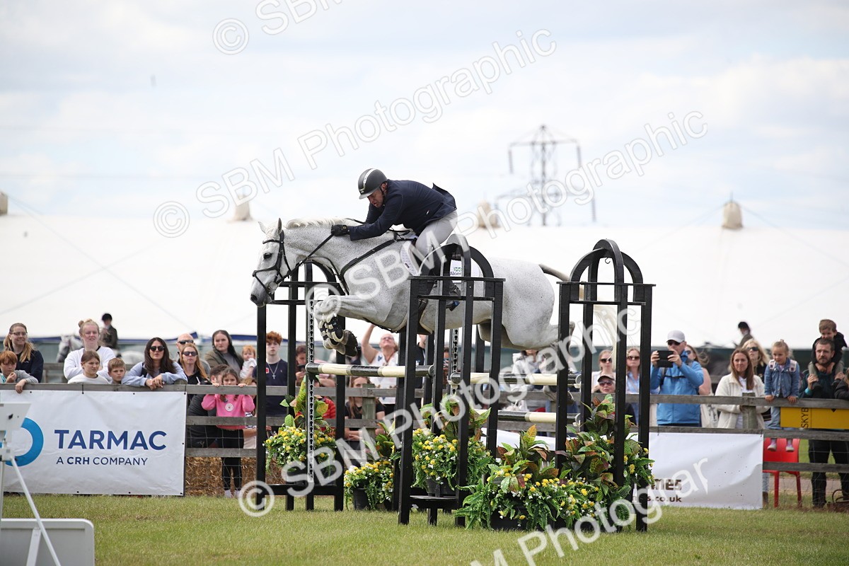 SBM_17538 - Class 208 - Senior Foxhunter 1.20m Open