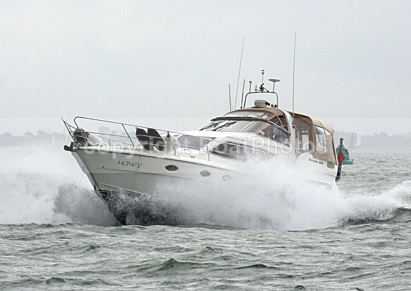 120714 HONEY WT7A5297 - Flybridge Cruisers