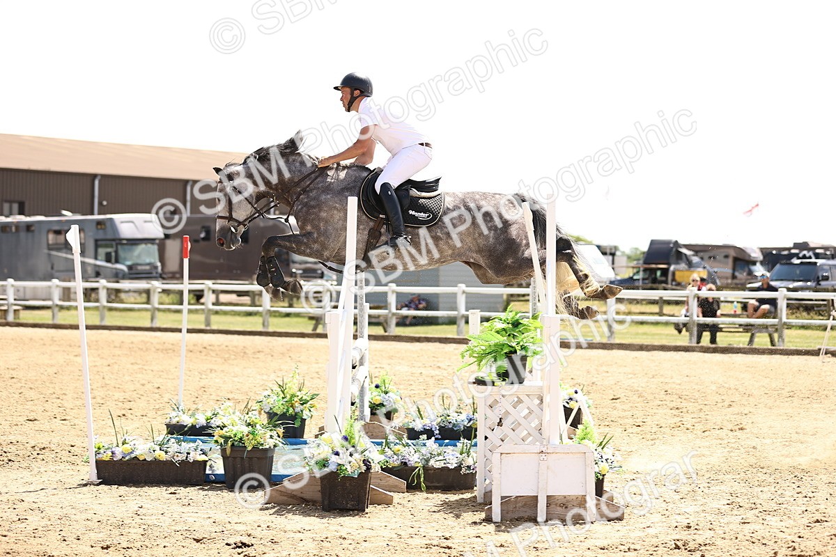SBM_001900 - Class 16 - GFS Senior Newcomers 1.25m