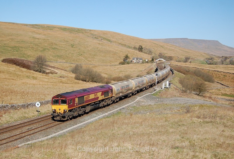 18.4.14 - 66109 6M00 Mossend - Clitheroe, Moorcock tunnel - Lunds - Southbound