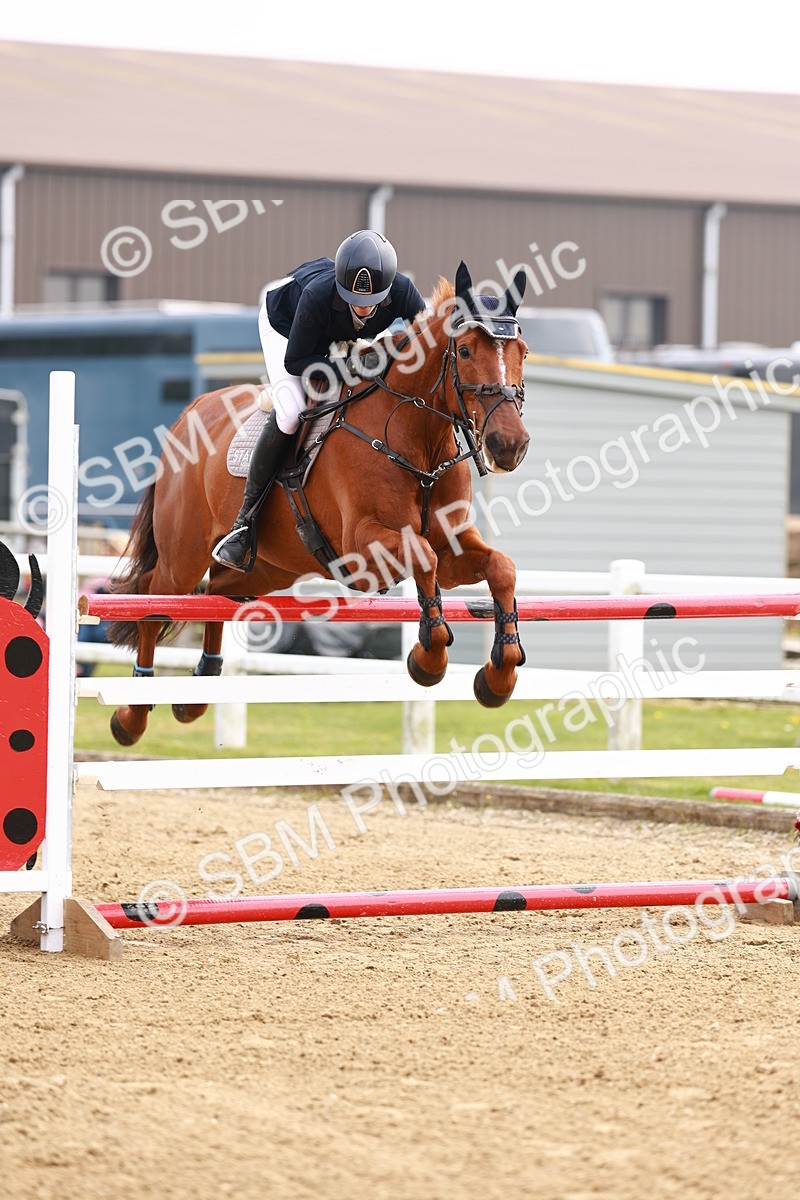  - Class 19 - Senior Foxhunter - 1.20m