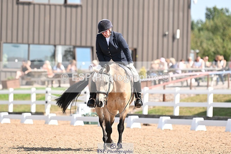 250816-111551-03572 - 082-Sarah.DavisWinston.Classic.Gold