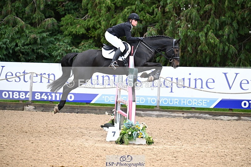 251024A-102323-06418 - B-136-Sophie.Jackson