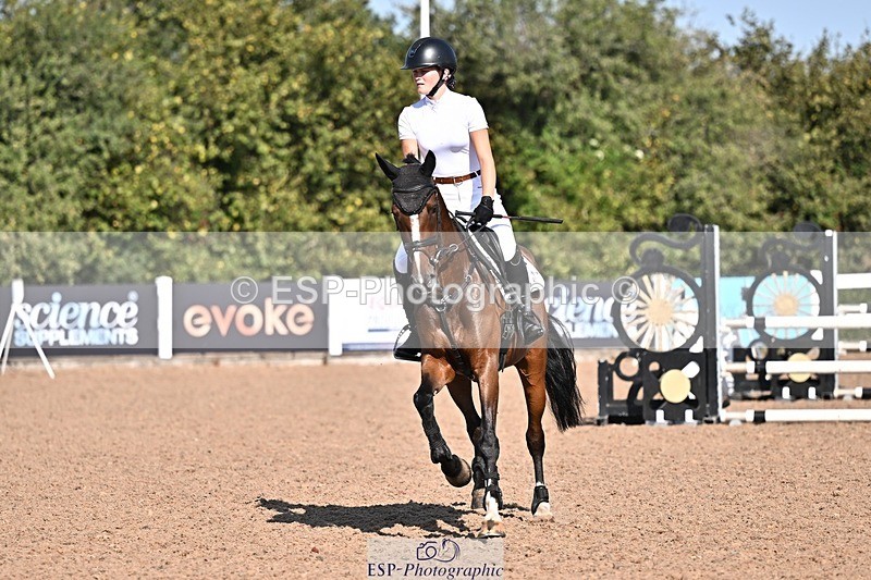 260812-094948-00110 - Cls 2 British Novice and 90cm