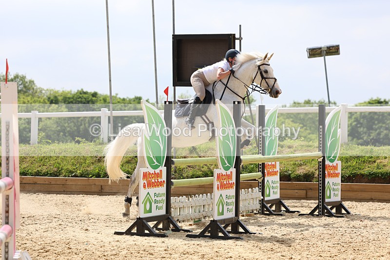 3E7A1023 - Class 13: Senior Newcomers/1.10m open