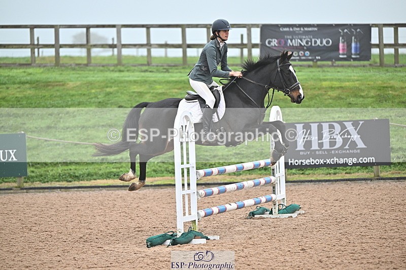 241103A-101824-06606 - SUN Cls 18 British Novice and 90cm Open