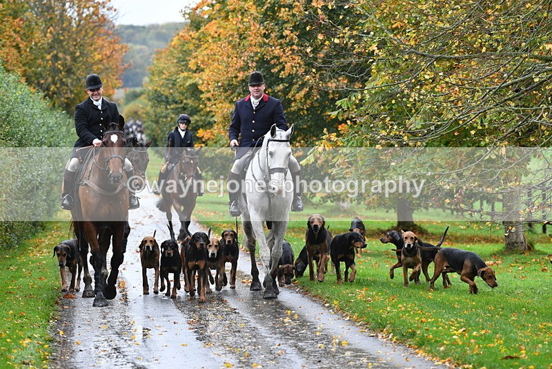 WJ5_6084 - B&B walk back for Hunt Tea !