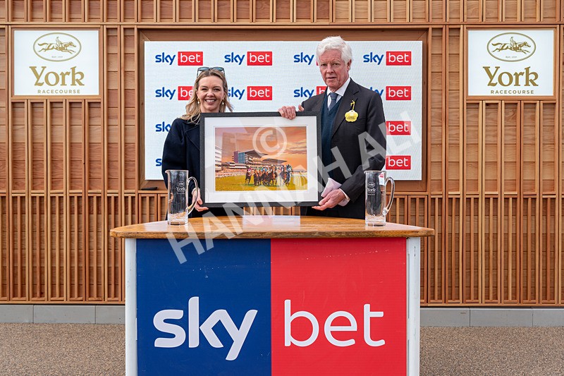 150526-Race 2-Lilt-2472 - Race 2 2.20pm Sky Bet Fillies' Stakes
