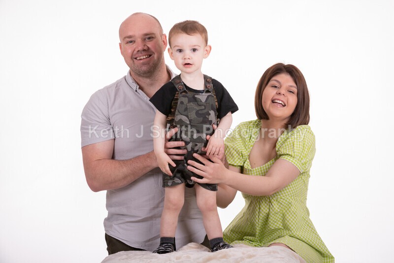 2KJS2739 - Jannie, Kristen & family. Studio