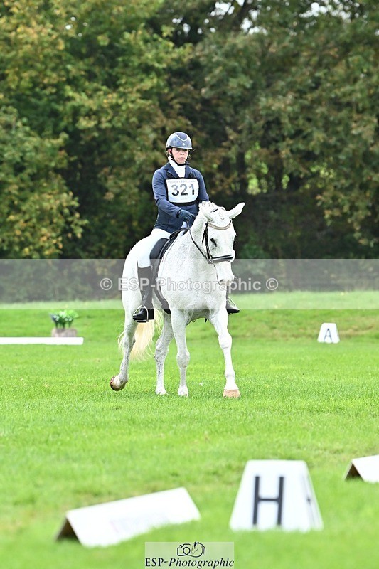 241024-120007-02579 - 321-Hannah.Underhill-DONBEG.GREY