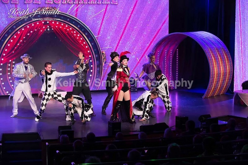 7KJS1355 - Ambition show team