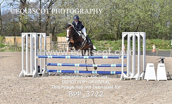 BPP_3722 - CLASS 3 FRI Senior British Novice/ 90cm Open