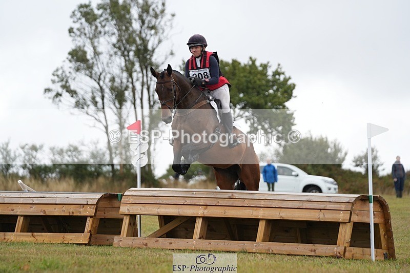250830-112645-01047 - E-208-Imogen.Carter