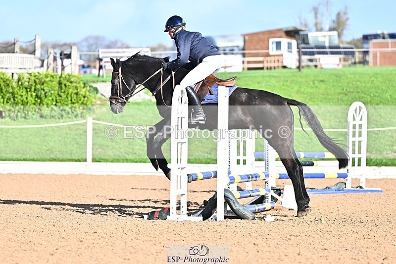 261027-115056-00082 - Clear Round and 60cm