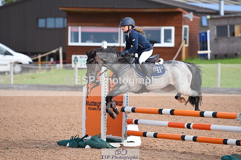 230716A-090316-01834 - Cls 32 Stepping Stones 128cm & 138cm