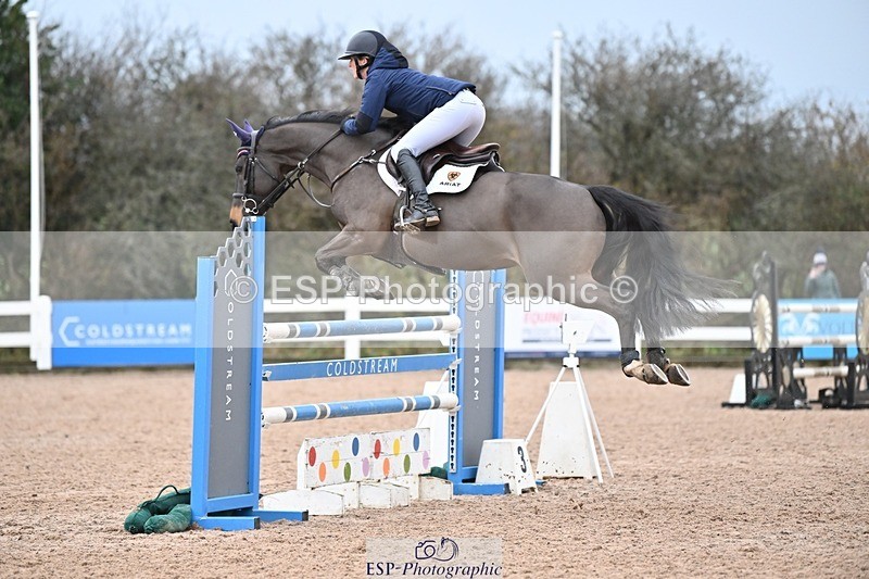 241206-141917-01081 - Cls 6 Foxhunter and 1.20m Open
