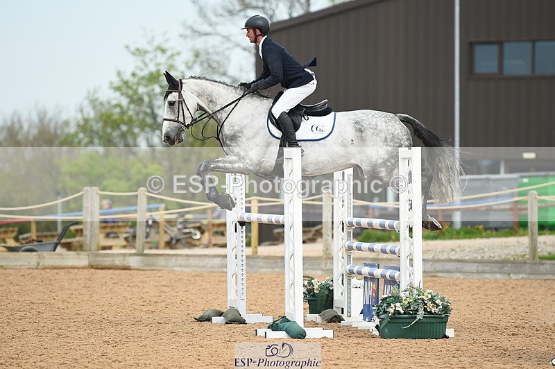 230504A-102046-00589 - Cls 8 Snr Foxhunter