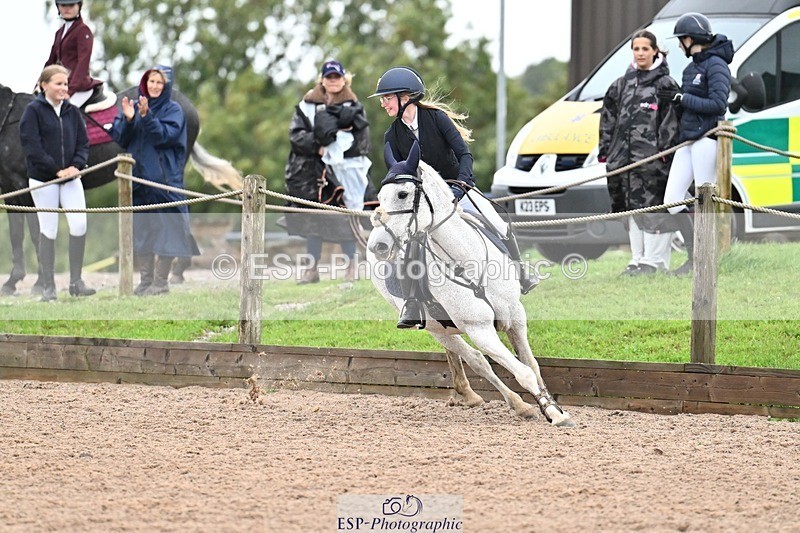 250920-154248-01781 - Cls 21 Pony Intro 80cm Derby