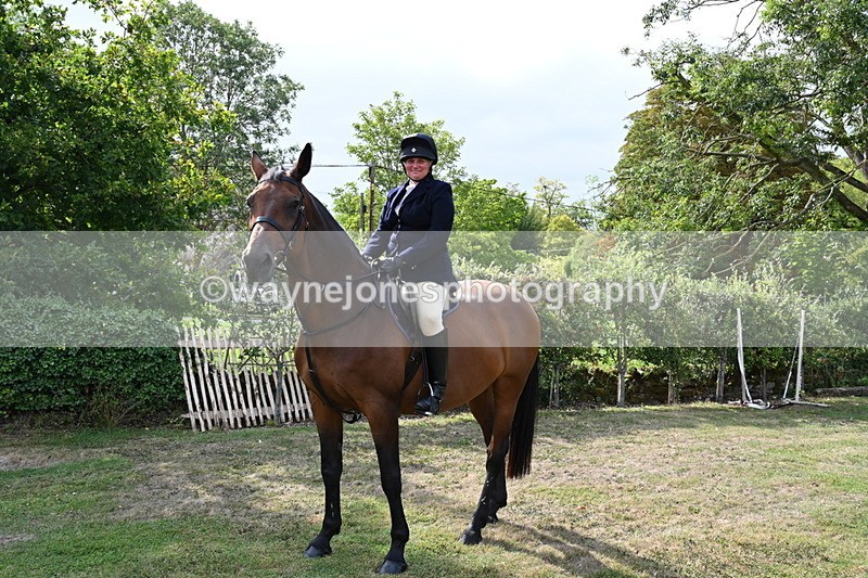 WJ6_3222 - Berks & Bucks - The Old farmhouse - Hound Exercise 20-08-25