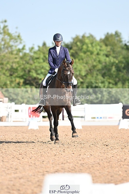 250816-100131-03029 - 096-Louisa.ChattingFirst.Mohican.II