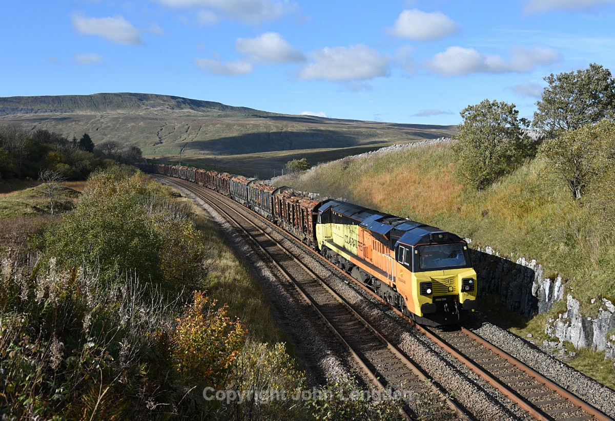 JL - 15.10.18 70812 6J37 Carlisle - Chirk, Salt Lake Cottages - Salt Lake Cottages