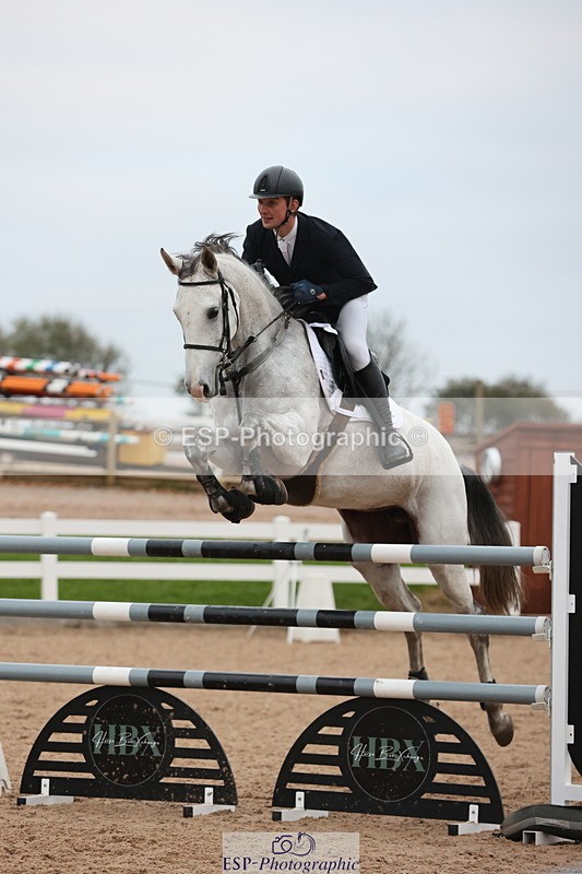 241101A-160740-03233 - FRI Cls 8 National 1.30m