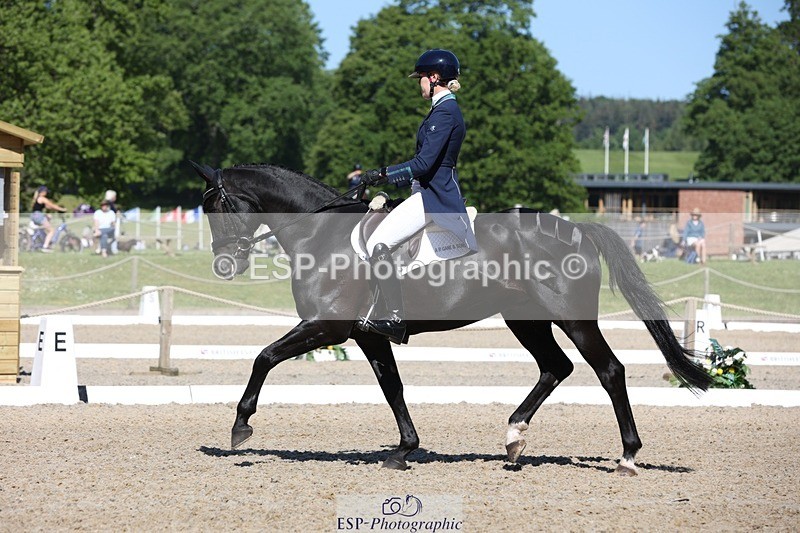 230526-100557-05177 - 358-EQUADOR_MW-Toots_Bartlett-WEDTrotUp+DR