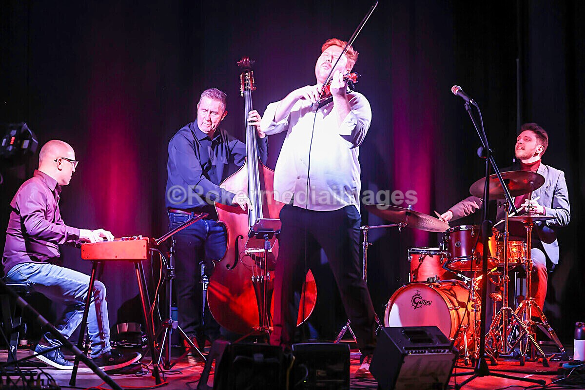 AMP  Ben-18 - AMP TRIO + Ben Holder