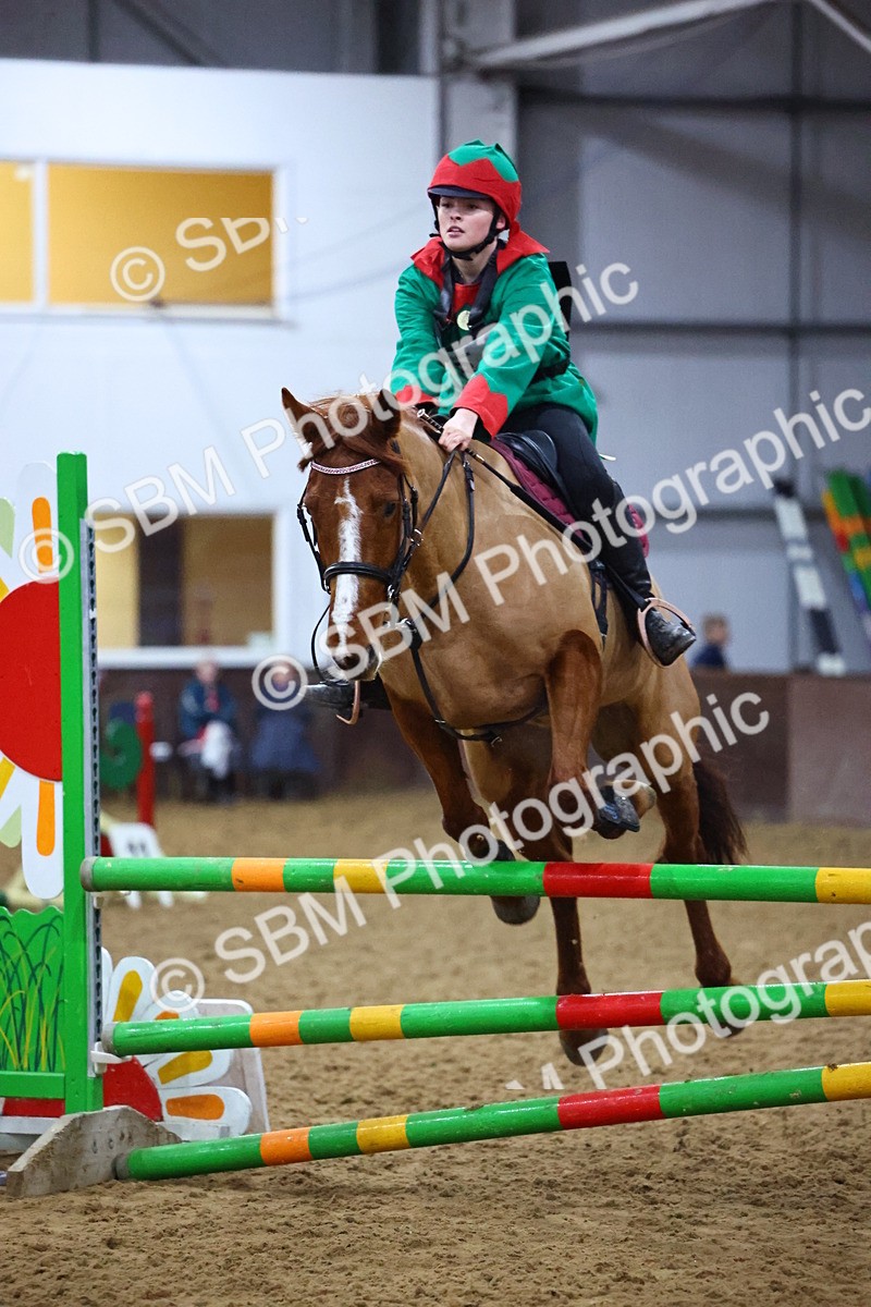 SBM_002661 - Class 6 - Holly & Ivy Stakes - 90cm
