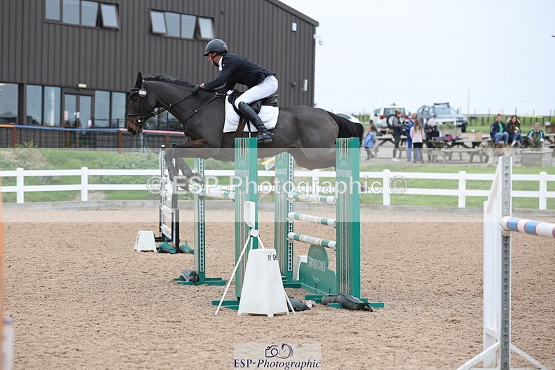 241101A-132907-02104 - FRI Cls 6 Foxhunter and 1.20m Open