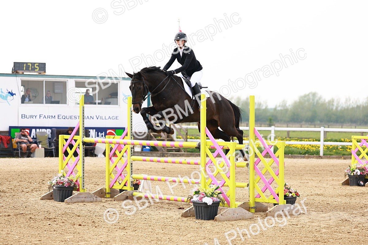  - Class 19 - Senior Foxhunter - 1.20m