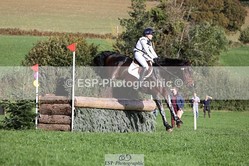 241025-111122-06427 - 012-Mollie.Summerland-SKITTEL.D'EKWI