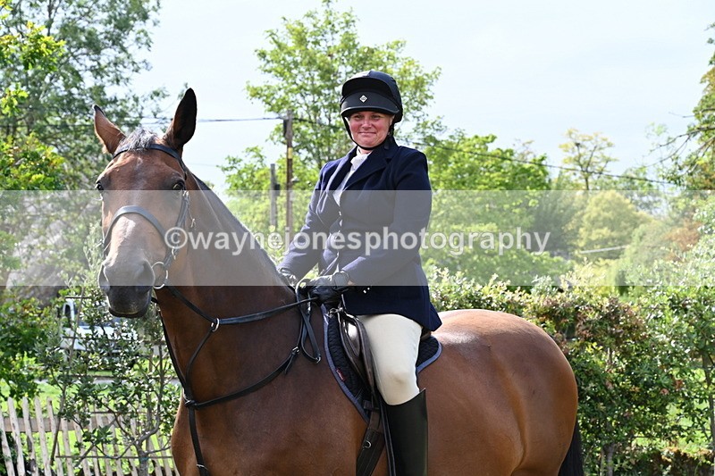 WJ6_3221 - Berks & Bucks - The Old farmhouse - Hound Exercise 20-08-25