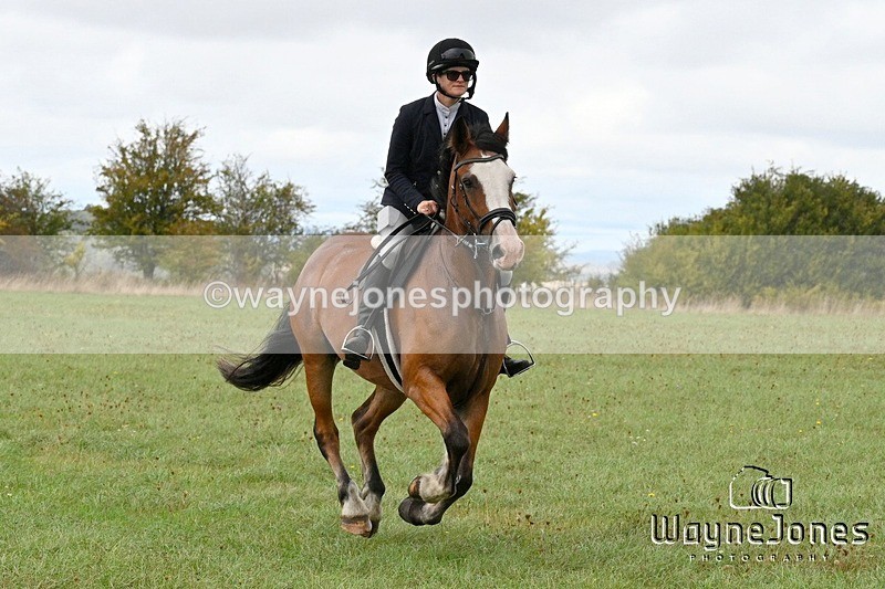 WJ7_1043 - Berks & Bucks Hound Exercise Blewbury 13-09-26