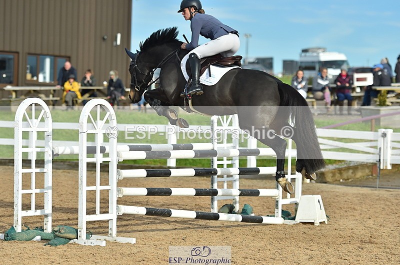 231111A-131114-02064 - Cls 12 Newcomers & 1.10m Open