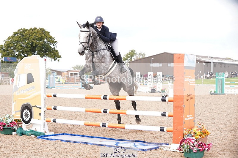 241004A-124442-00457 - Fri 03 Snr Newc & 1.10m Open