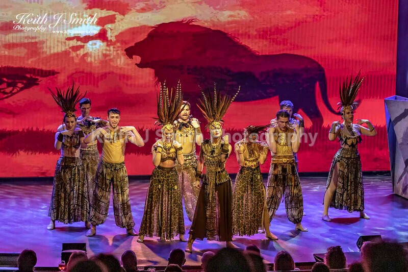 6KJS0355 - Ambition show team