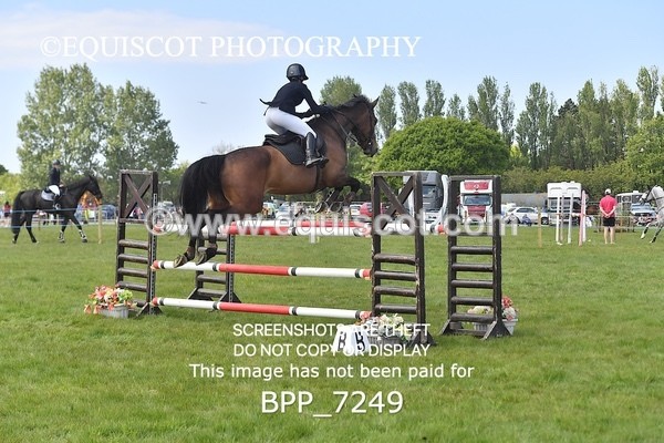 BPP_7249 - CLASS 3 Andrew Hamilton Coach, RHS Foxhunter Championship Qualifier