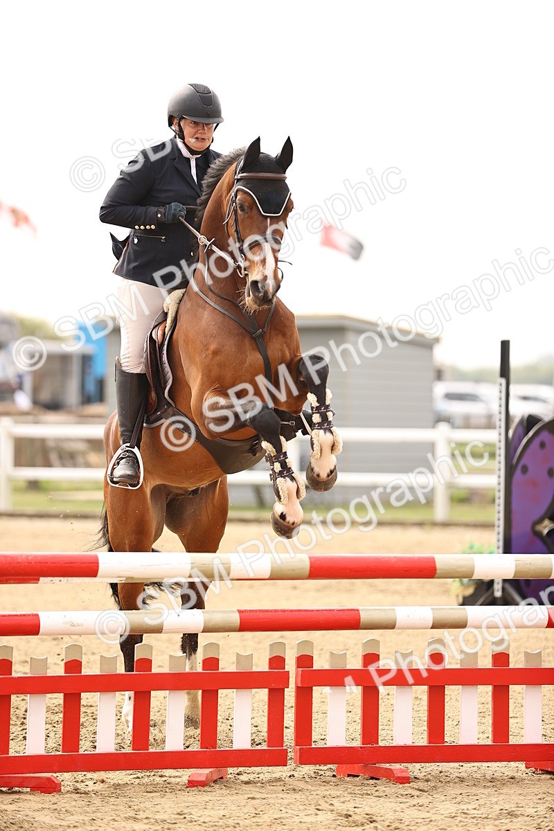  - Class 15 - Senior British novice - 90cm