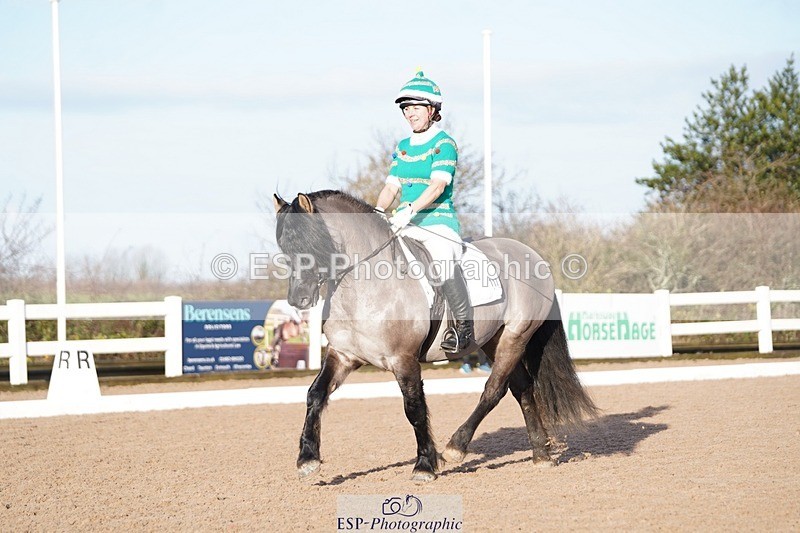 241214-112726-00303 - 117-Janine.Paterson-Pottertonpark.Mulreesh