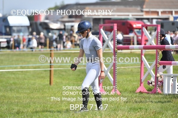 BPP_7147 - CLASS 3 Andrew Hamilton Coach, RHS Foxhunter Championship Qualifier