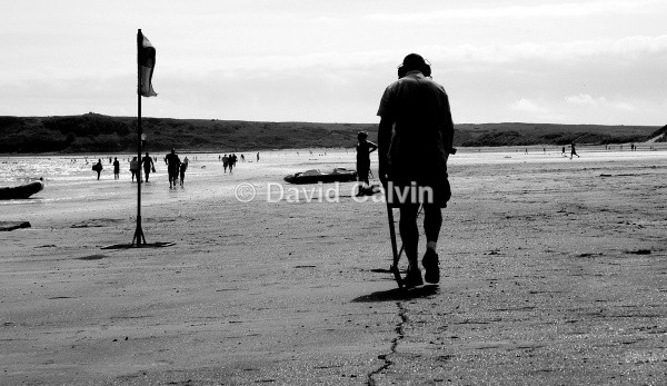 Metal Detector - People