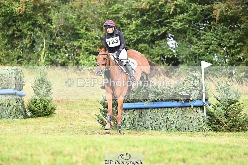 250831-154043-12217 - O-723-Lizzie.Luxton