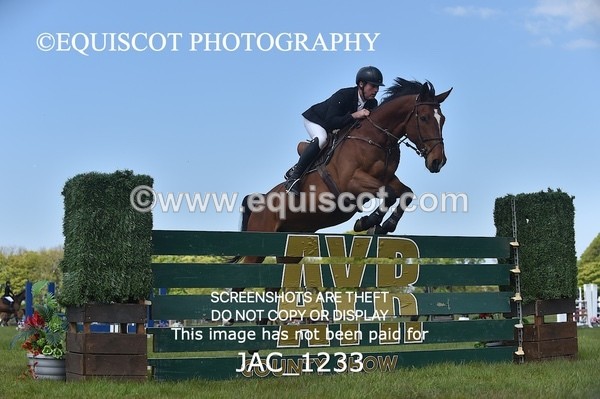 JAC_1233 - CLASS 3 Andrew Hamilton Coach, RHS Foxhunter Championship Qualifier