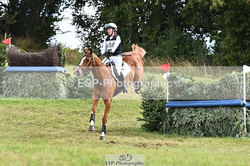 250831-104554-06405 - L-558-Lucy.Davies