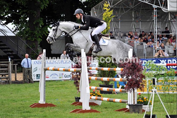 EQUISCOT 9289 - A WEE PEEK AT RHS 2013