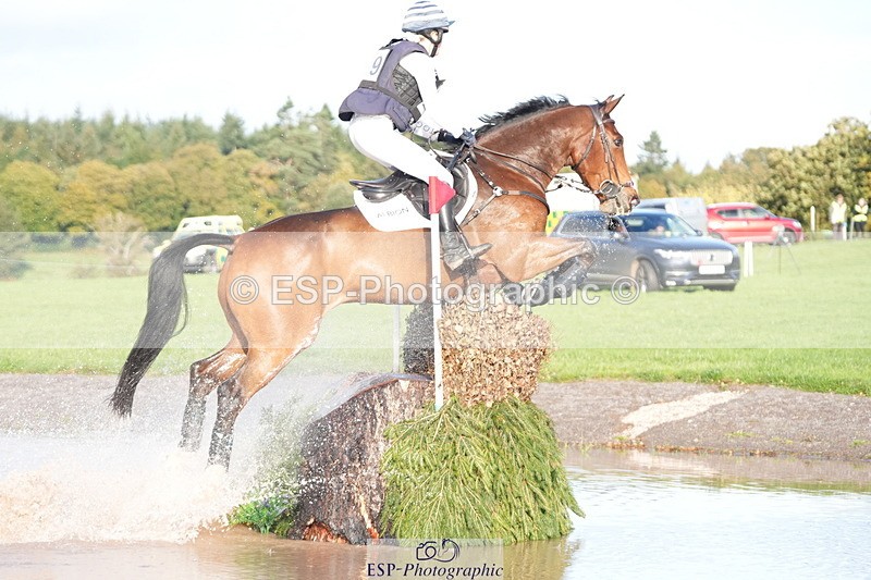 251024A-152939-14455 - C-240-Issy.Hollidge