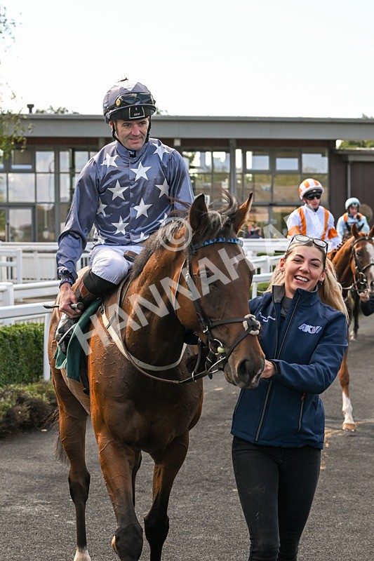 100924-Race 3-Laudable-0220 - Race 3